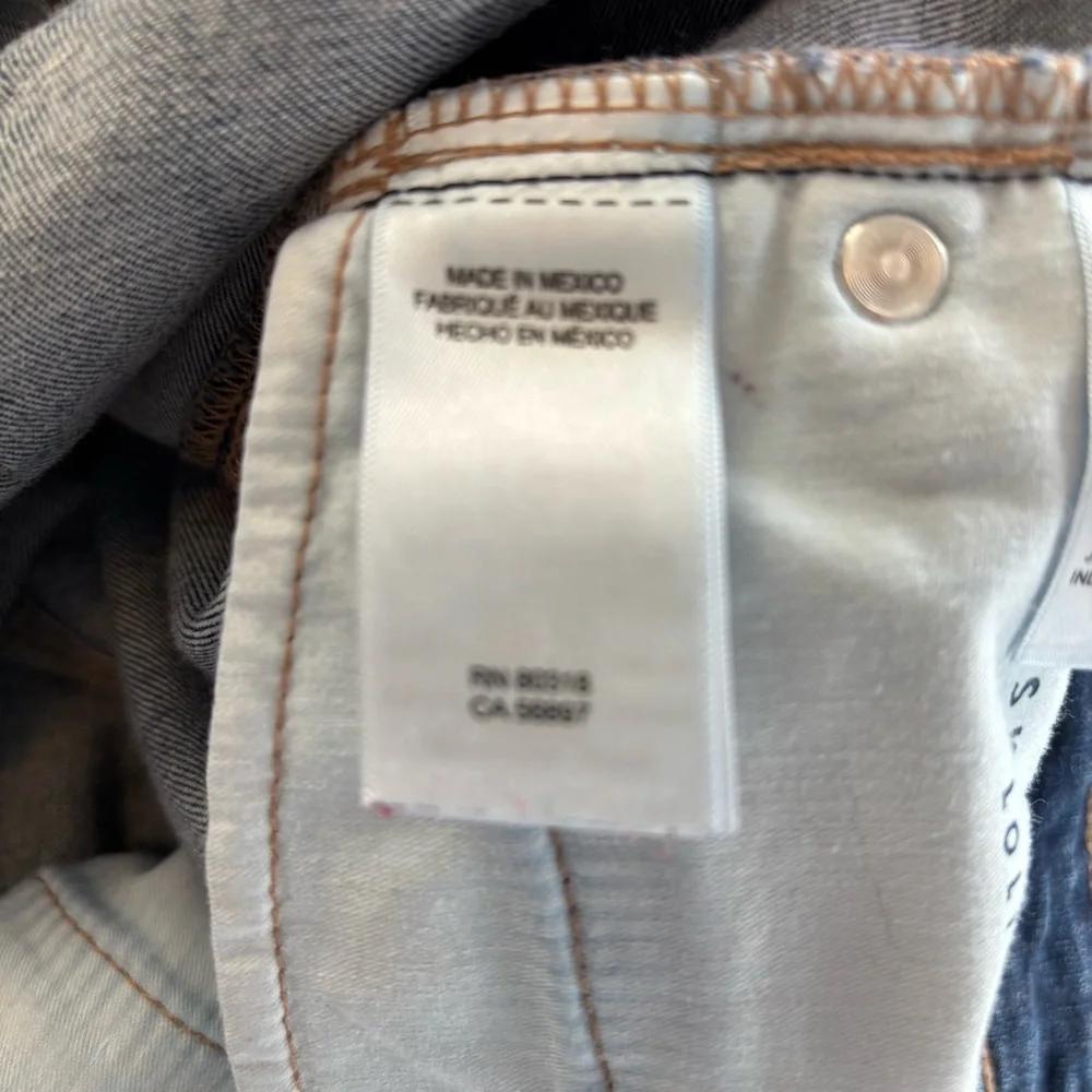 Lucky Brand low rise skinny Lolita women’s‎ jeans. SZ. 4/27A. Red velvet detail